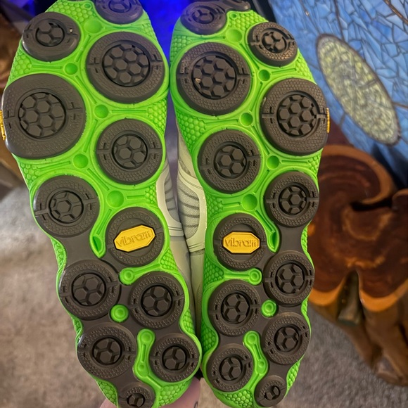 New Balance Mens hiking/running shoes. Size 10 - Picture 5 of 6